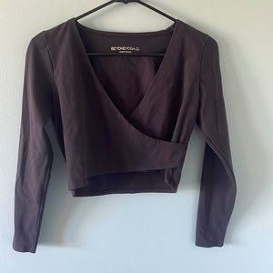 Beyond Yoga like new wrap crop top- Black